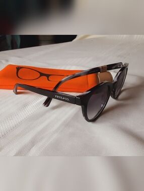 NWT FRYE & Co. Round Sunglasses